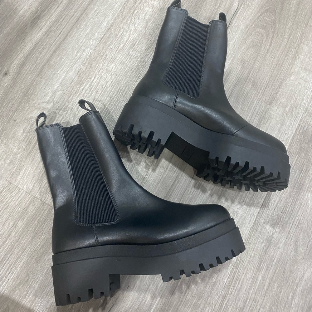 Chunky high top chelsea boot